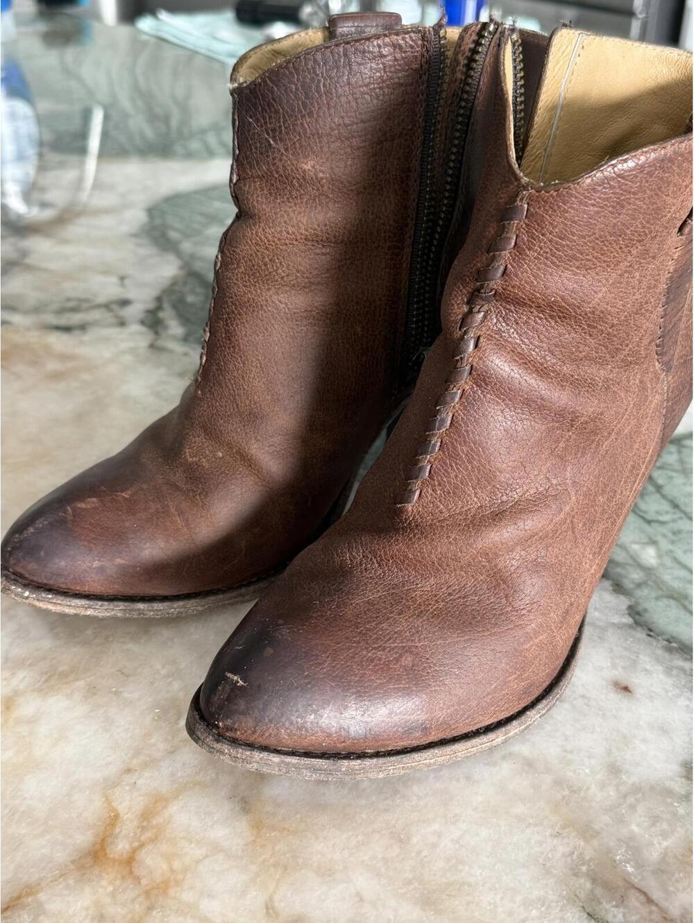 Frye Ilana Whipstitch Distressed Western Cowboy Cognac Ankle Boots Size 8